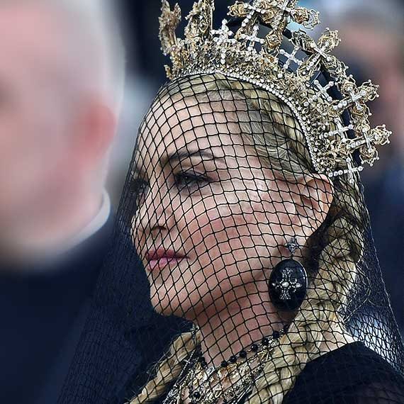 מדונה בדרך לארץ?