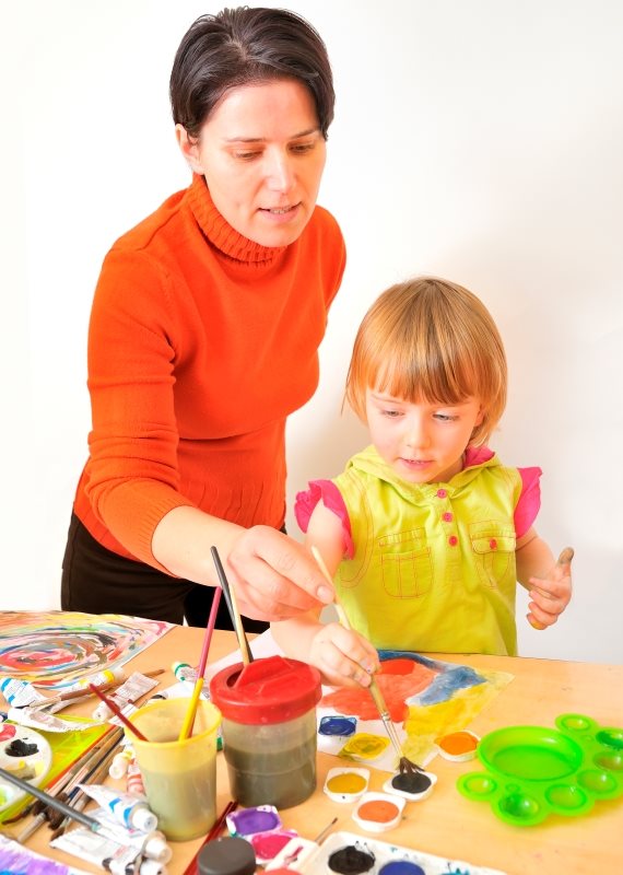 "הגננת נועלת ילדים מחוץ לגן"
