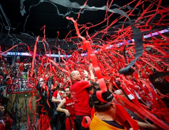 אוהד הפועל תל אביב, אילוסטרציה