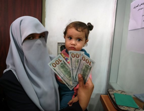 כסף קטארי מועבר לרצועה