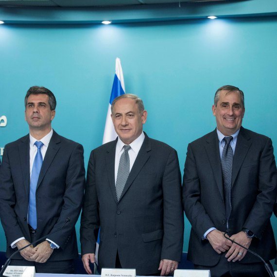 מנכ"ל אינטל העולמית, ראש הממשלה בנימין נתניהו ושר הכלכלה אלי כהן