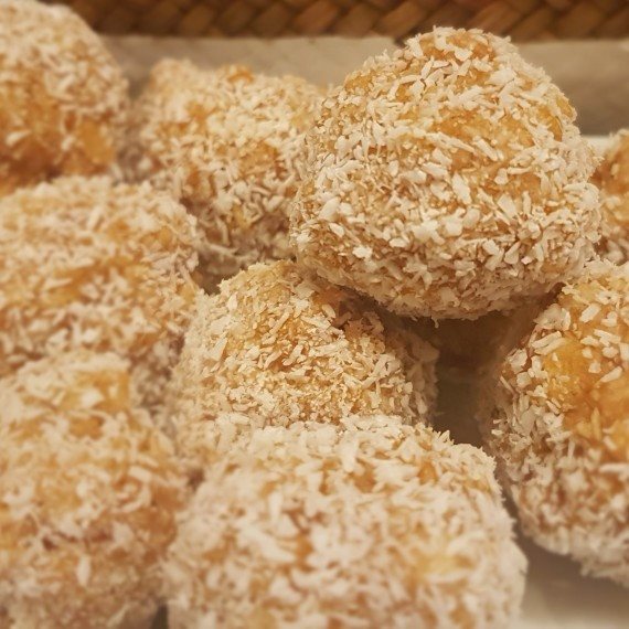 כדורי חמאת בוטנים וקוקוס