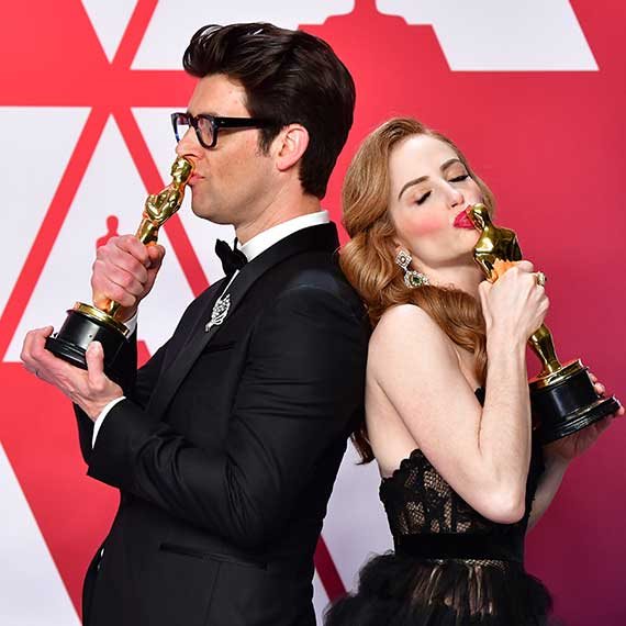 הגביע הוא שלהם. גיא נתיב ואשתו השחקנית ג'יימי ניומן, הלילה