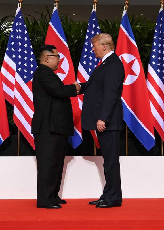 דונלד טראמפ וקים ג'ונג און