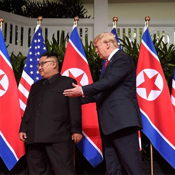 דונלד טראמפ וקים ג'ונג און