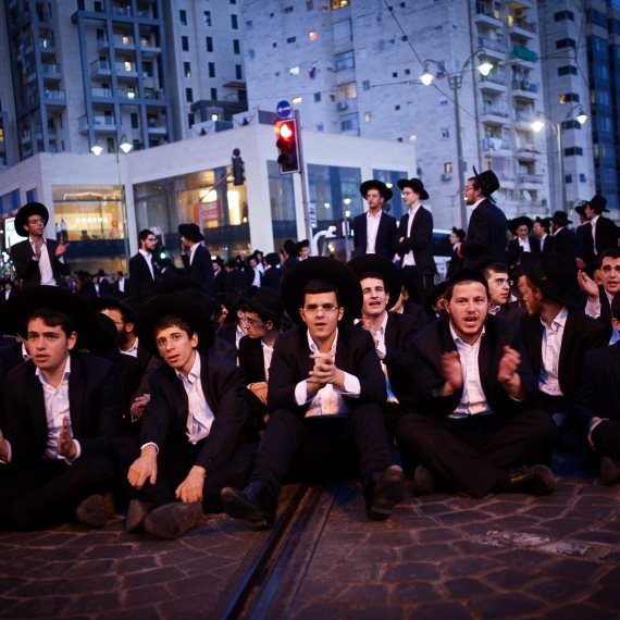 למצולמים אין קשר לכתבה