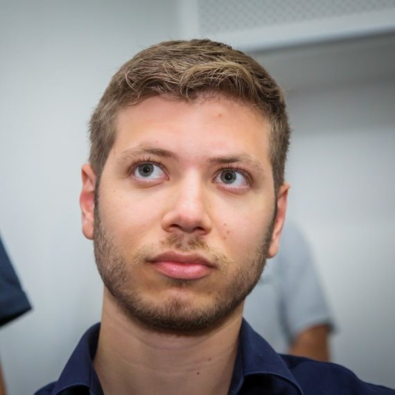 "הוא חי בבועה"