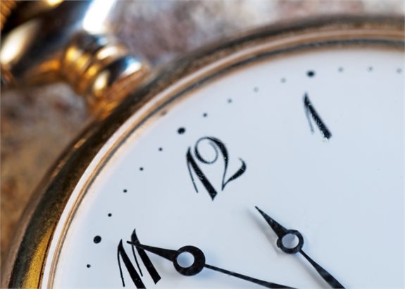 השעון מתקתק