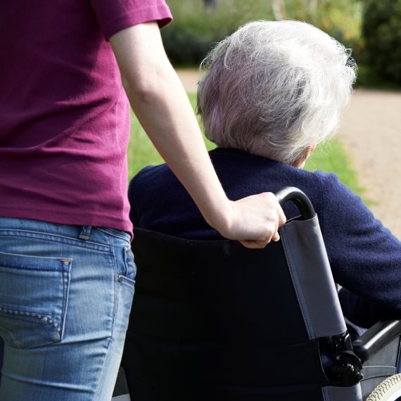 מגנים על דיירי הדיור המוגן