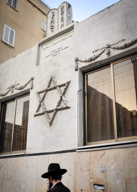 אמצע הלילה בבית הכנסת