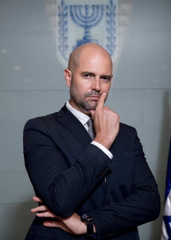 אמיר אוחנה נבחר לשר ההומו הראשון בישראל