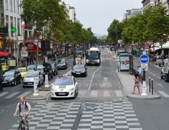 א' עצבנית על התחבורה הציבורית