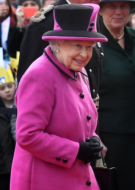 המלכה אליזבת BEN STANSALL AFP