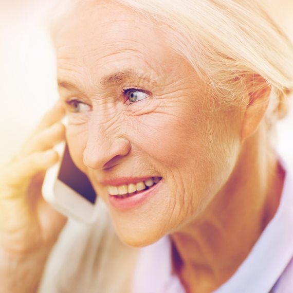 הזקנה במסדרון