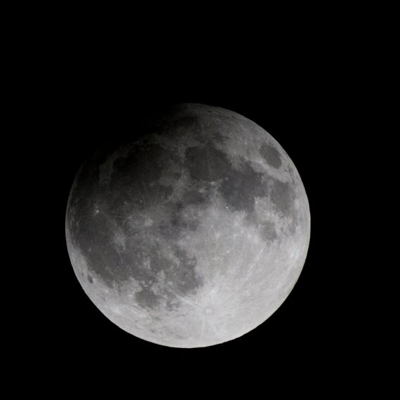 הר הזבל: גרסת הירח