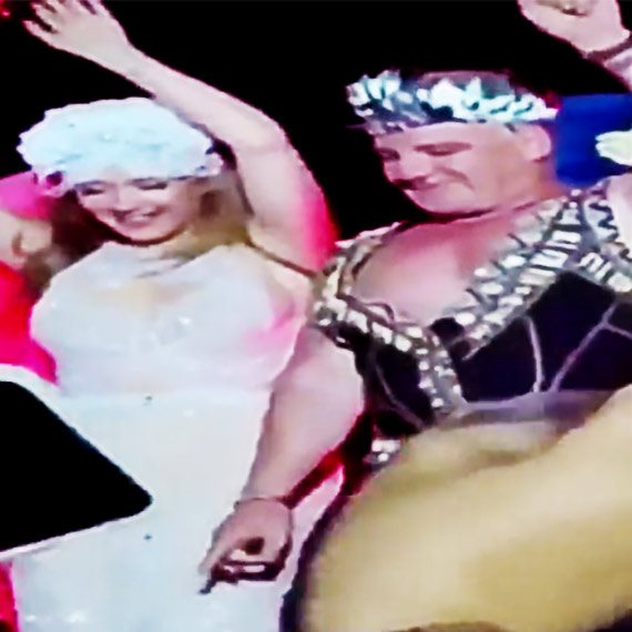 רק בשמחות. עופר ורעייתו