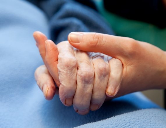 "קשה לו לתפקד עם הידיים"