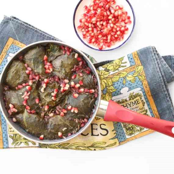 עלי מנגולד ממולאים אורז ברוטב רימונים