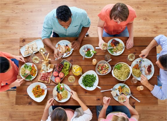 צריך להוציא את המחשבה שבחגים עולים