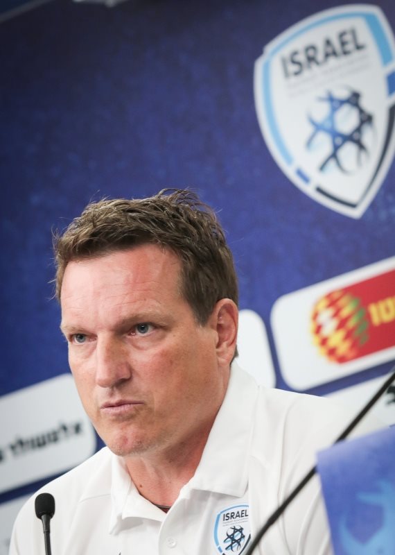 הרצוג, בא קרבי.