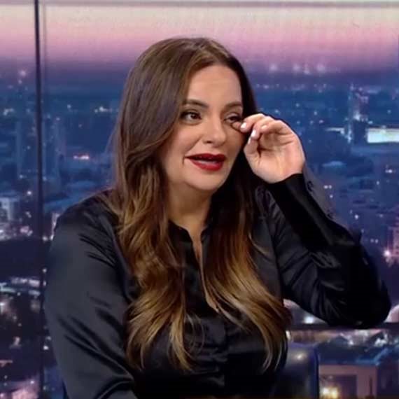 משועשעת. אופירה אסייג