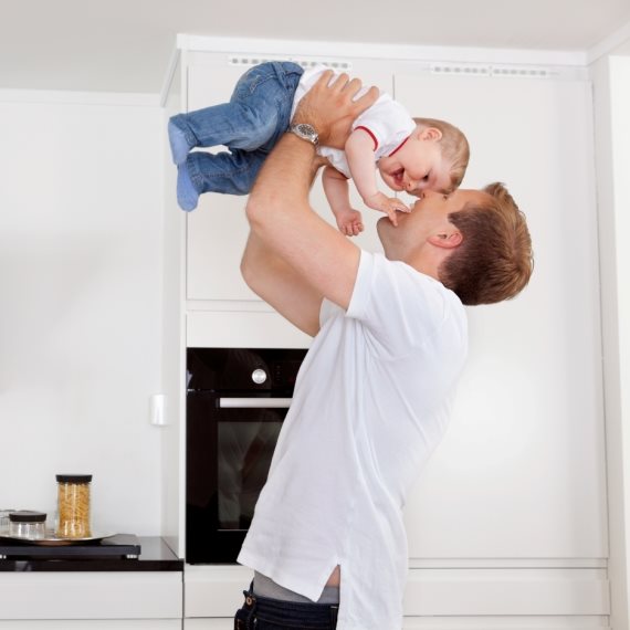 אב בחופשת לידה