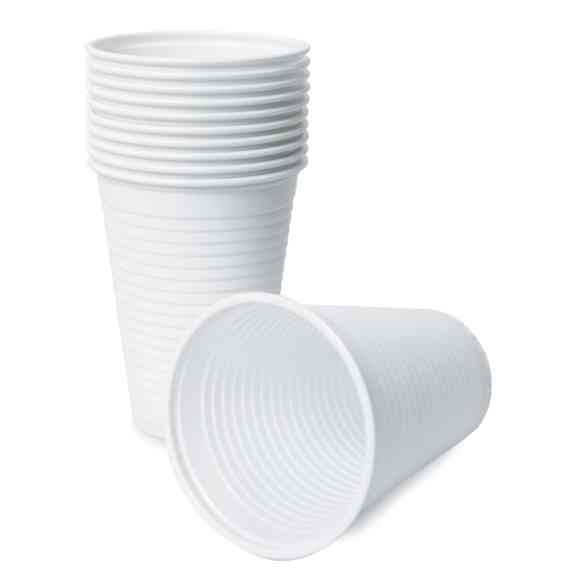 "יום אחד המנהל קם בבוקר והחליט שאין יותר כוסות פלסטיק"