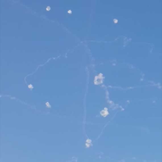 מטח רקטות מעל אשקלון (צילום ארכיון)