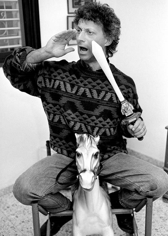 ולפעמים לא זז לו שריר בפנים. כספי בשנת 1989