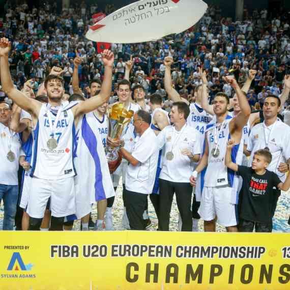 נבחרת העתודה חוגגת את אליפות אירופה