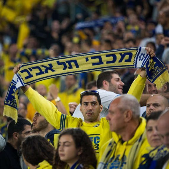אוהדי מכבי תל אביב מחכים לניצחון