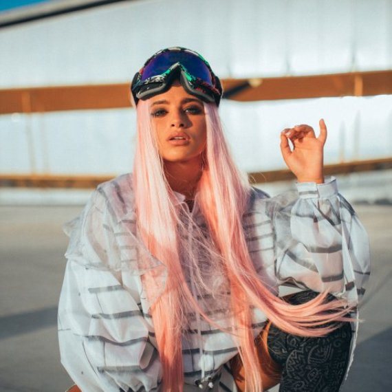 בקרוב חיילת