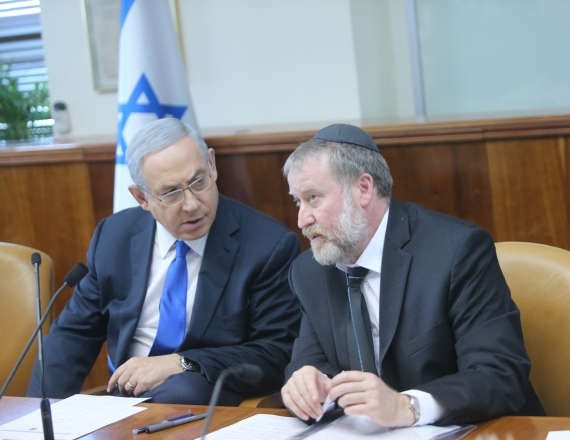 אביחי מנדלבליט ובנימין נתניהו (ארכיון)