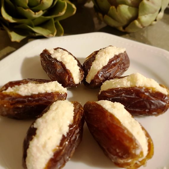 תמרים במילוי קוקוס