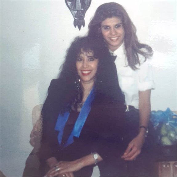 עפרה חזה ז"ל ואחייניתה אורי חזה