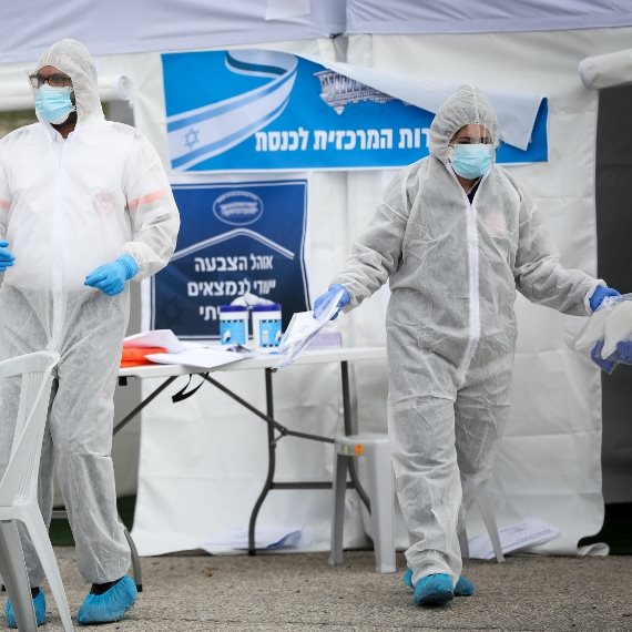 אנשי מד"א בקלפיות מבודדי הקורונה