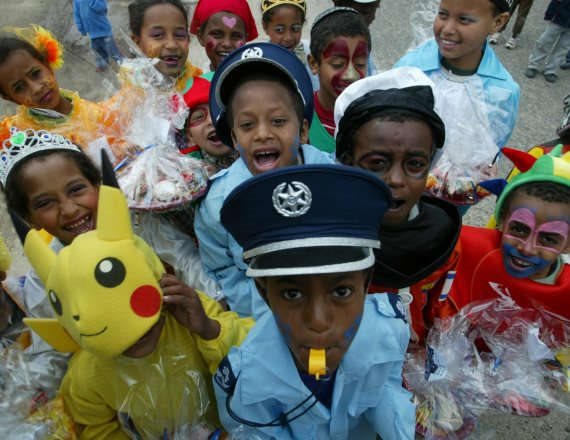 ילדים בתחפושות