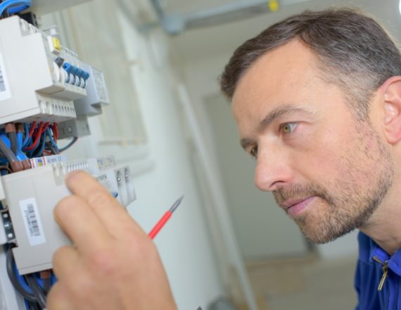 "הלקוחות מתחשמלים לי"