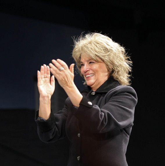 השחקנית יונה אליאן