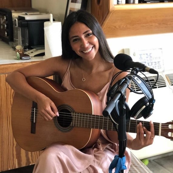 נוי פדלון באולפן הביתי של דידי הררי