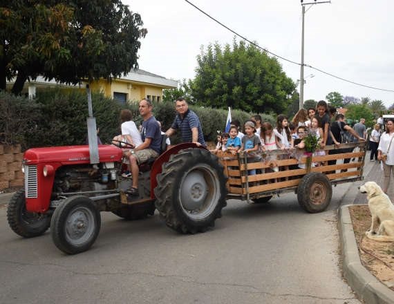 שבועות בקיבוץ