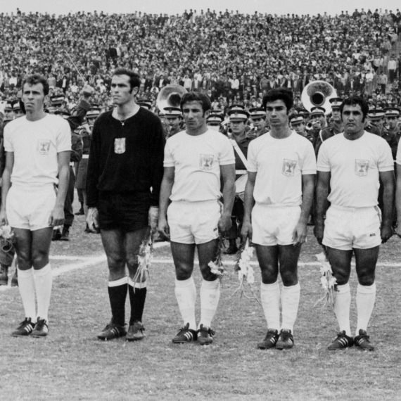 נבחרת ישראל בכדורגל, מוטל'ה שפיגלר (משמאל)