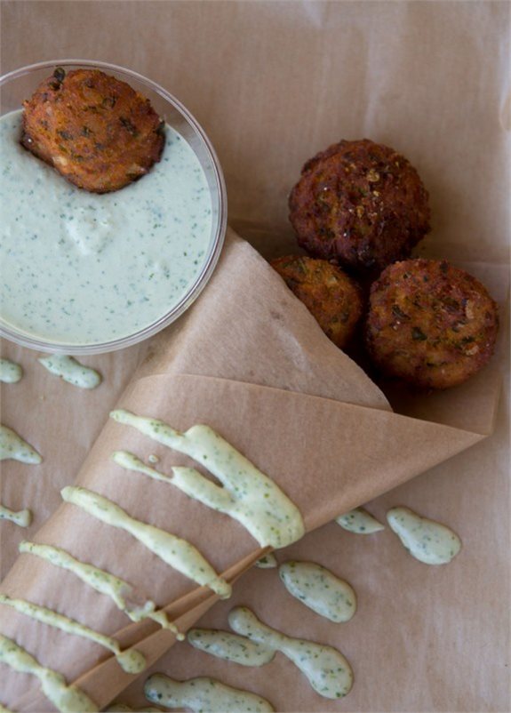 "אנו עובדים בדרך כשרה מתוך אמונה"