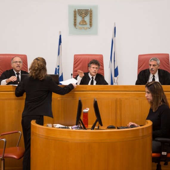 "השיטה גורמת לשופטים להיות תלויים בוועדה"