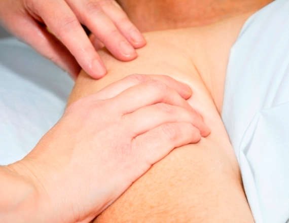 מאזינה בת 83 מתוסכלת: "יש לי כאבים בכתף השמאלית"