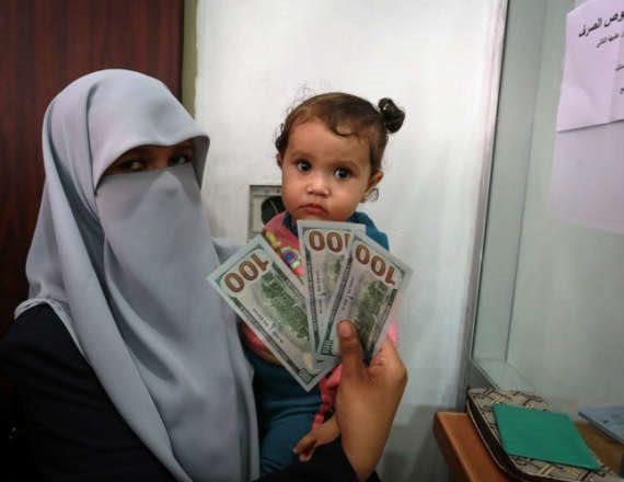 כסף קטארי בעזה (ארכיון)