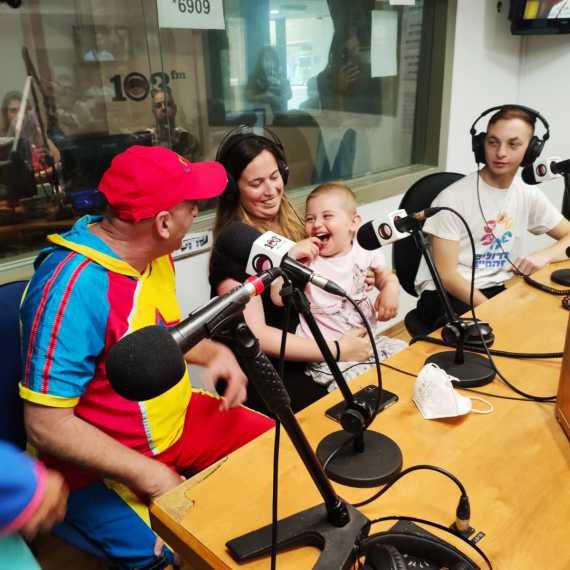 יובל המבולבל ומני ממטרה מפתיעים את ליה