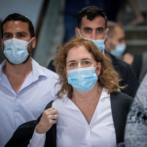 ליאת בן ארי מגיעה לבית המשפט בעניין נתניהו