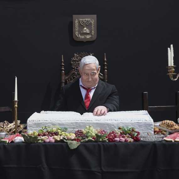 "אין קריאה לשום סוג של אלימות דרך המיצג"