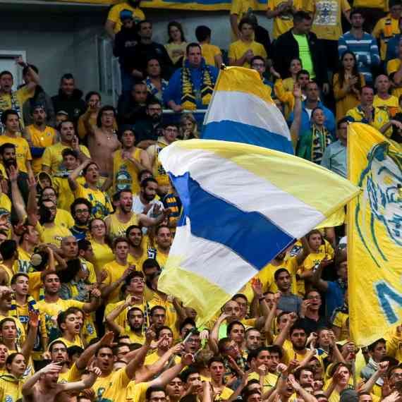 מחכים למאמן. אוהדי מכבי תל אביב